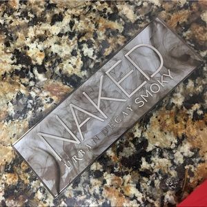 Urban Decay Smokey Naked eyeshadow palette